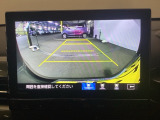 バックモニター付きで車庫入れもラクラク♪