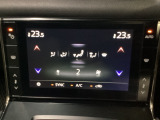 温度の設定のみで快適な風量やモードなどを自動調整してくれるフルオートエアコンを装備!