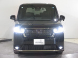 ハロゲンより明るく、より遠くまでさらなる安心感のあるLEDヘッドライトを採用。点灯忘れも防止できるオートライトコントロール機構付きです。