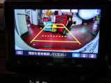 ◆【リアカメラ】が装着されています。リバースに入れるだけで映ります。後方の安全確認や、狭い駐車場での車庫入れ、雨の日や夜間など視界の悪い時に便利です。安全にバックする為には欠かせない装備です。