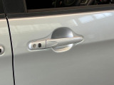 品質へのこだわり!フロアマットやシートなど車内をキレイに清掃し、ニオイや汚れなどを徹底的にクリーニングしてもらっております。室内はピカピカです☆