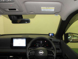 ドライバー目線で、使いやすく安全操作性と良好な視界を実現した運転席です。