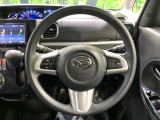 インテリアに合わせたデザインのステアリングは、運転される方のことも考え、運転しやすい形状、大きさです。是非一度、実際に触ってお確かめください。