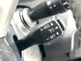 【クルーズコントロール】高速道路もラクラク走行。アクセルを離しても一定速度で走行ができ、長距離運転時の負担を軽減!加速・減速も簡単なスイッチ操作で調整できます。