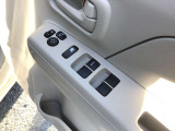 パワーウインド・電動格納付きドアミラースイッチは、ドアに集中☆