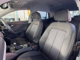 クオリティの高いシートを採用するのは、Audiのクルマづくりの哲学のひとつです。特に座り心地が重要です。体の大きなドイツ人が座っても頑丈な耐久性があります。。しかも肌触りも良く高級家具のようです。