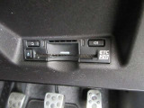 【ETC車載器】は、ビルトインタイプですっきり収納され、見た目も使い勝手も満足のアイテムです。