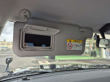助手席バニティーミラー