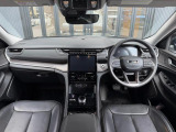 落ち着きのある車内空間となります。