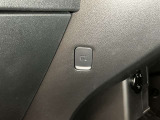 助手席側コンソールにお買い物袋吊り下げフックがあります。
