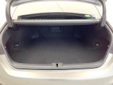 積み下ろしのしやすいデッキにはたっぷりと荷物を積み込んでいただけます。遊びから仕事まで、様々なシーンで頼れます♪