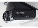 前後2カメラの映像を記録する、ナビ連動タイプのドラレコユニット。