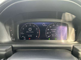メーターは見やすい電子式です