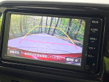 【バックカメラ】駐車時に後方がリアルタイム映像で確認できます。大型商業施設や立体駐車場での駐車時や、夜間のバック時に大活躍!運転スキルに関わらず、今や必須となった装備のひとつです!