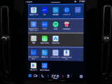 Google搭載のボルボなら、車内にいながら多彩なデジタルライフをお楽しみいただけます。Google Playから必要なアプリをダウンロードして、有意義な移動時間を楽しみましょう