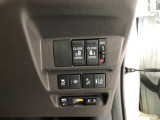 【両側電動スライドドア】リモコンや運転席のスイッチ操作のほか、ドアハンドルを少し引くだけでリアドアが自動開閉します♪