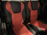 全ての席が主役席なのは、メルセデスならではの特徴です。快適なドライビングが、リラックスした車内空間を作りだします。