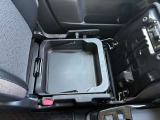 【助手席シートアンダーボックス】助手席の下の小物入れ。車検証などをここに入れてはいかがですか♪