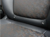 ◆ISOFIX◆シートベルトいらずでチャイルドシートと固定金具を連結するだけでガッチリ固定できます。