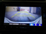 【バックモニター】車庫入れのときも安心のバックモニター付!見やすいカラー画像のバックモニターは運転席からの死角も確認でき、安心して駐車する事が出来ます!苦手な駐車もこれで安心ですね♪