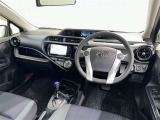 運転席まわりです。 各操作スイッチは使いやすい位置に配置されてます。