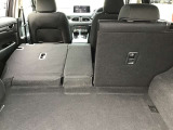 後部座席を倒すとかなりの広さがあり大きな荷物もラクラク積めますよ!