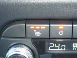 【助手席シートヒーター】座面と背もたれをすばやく温め、寒い時期にも快適な運転環境を提供します。運転席だけじゃなく、助手席も快適な空間となってます。