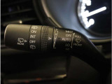 【オートワイパー機能】レバーをAUTOの位置にしているとき、レインセンサーが雨を感知すると、雨量に応じて、ワイパーが自動で作動します。