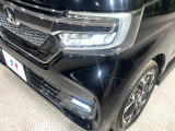 【シーケンシャルターンランプ付きLEDヘッドライト】人気の『流れるウィンカー』付きのLEDヘッドライトを装備♪高級感はもちろん、点灯時は存在感たっぷりで他車からも認識されやすく安心です。