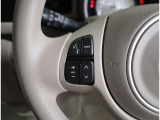 ステアリングオーディオスイッチ採用☆対応しているオーディオ機器と接続すれば、手元でオーディオの操作が可能です。