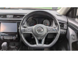 ステアリングに各種スイッチが付いてますので、運転中に余所見することがありませんね!