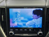 テレビ映像を表示できる画面を装備しています。停車中の休憩時間に番組を楽しめるため、移動の合間も快適に過ごせます。画面が大きく、映像を確認しやすいのもうれしいポイントです。