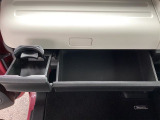 ご成約のおクルマ全て、エンジンオイルを交換してご納車させていただきます!また、点検時に消耗品の状態確認も行い必要に応じて新品交換させていただきます!