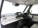 ダイハツのお店では、ダイハツ車を知り尽くしたプロフェッショナルが、専用の診断機器を使って各システムを点検しております。