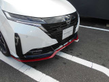 移動物が近づくと知らせてくれるMOD付きです。車の周りを歩いている人や自転車など動いているものを検知してディスプレイへの表示とブザーでドライバーに注意を促します。