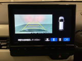 バックでの車庫入れも安心です! リアカメラが付いているバックモニター付のナビを装備しております。操作線もついており距離感も画面から確認できます。