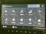 検索や履歴、周辺施設などのメニューが一覧で表示され、目的に合わせて選びやすい画面です。項目の配置も見分けやすく、行き先を調べたいときなど、日々の移動をサポートします。