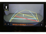 ハンドル操作に連動してガイドラインが変化するバックカメラ搭載です。クルマは構造上たくさんの死角がありますので、とても便利な機能ですね。あくまで補助の為の装備ですのでバックは目視での確認が大事ですよ!