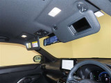 運転席・助手席バニティミラー&照明付サンバイザー