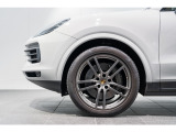 21インチ Cayenne Turboデザインホイール搭載です。