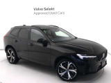 Volvo Cars appで車にリモートアクセスして、空調機能の操作や車の施錠・開錠、ソフトウェア更新などが可能です。エアコンやシートヒーターを操作して、出発前に車内を快適な温度に整えられます。