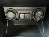 【USB電源ソケット】それぞれType-A・Type-CのUSBケーブルに対応した電源用のソケット付きです。