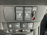 【両側パワースライドドア】です。リモコンや運転席のスイッチ操作で楽々自動開閉。
