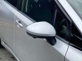 ウィンカードアミラー☆ライトの点滅で対向車、歩行者などに曲がることを知らせることができるので安心・安全につながりますね♪