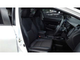 コンパクトですが高級感のあるデザインの前席。車高も適度にあるので乗り降りがしやすいです。