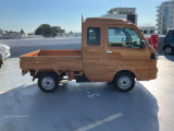 愛車を大切に乗って頂くために、ボディコーディングの施工をお勧めしております。輝くクルマになり日頃の手入れも簡単です。メンテナンスキット・施工証明書付きます。
