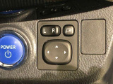 電動格納式ドアミラー付き。 狭い駐車場へ停めた時に、ボタン1つで左右のミラーをたたむ事ができます。
