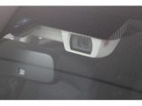 アイサイトのカメラが運転をサポートします。