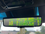 【デジタルインナーミラー】後席の大きな荷物や同乗者で後方が確認しづらい時でも安心!カメラが撮影した車両後方の映像をルームミラー内に表示。クリアな視界で状況の確認が可能です!