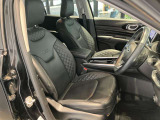 ショールームでは、認定中古車に加え、最新のニューモデルも各種取り揃えております。見学や試乗はもちろん、専門スタッフによるアドバイスなど、様々なサービスを通して、「ジープのある生活」をご体感いただけます